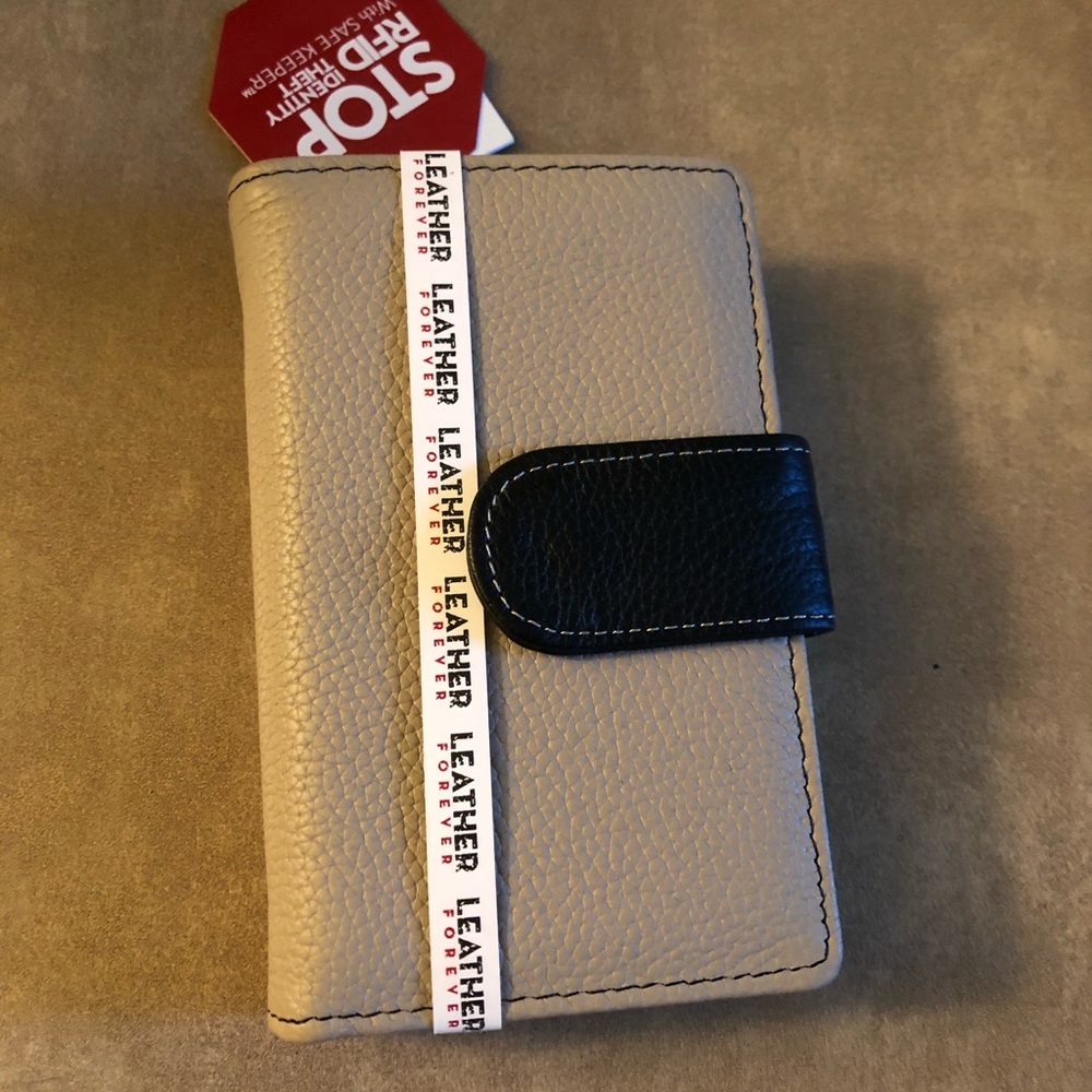 Mundi Genuine Leather RFID Rio Indexer Wallet